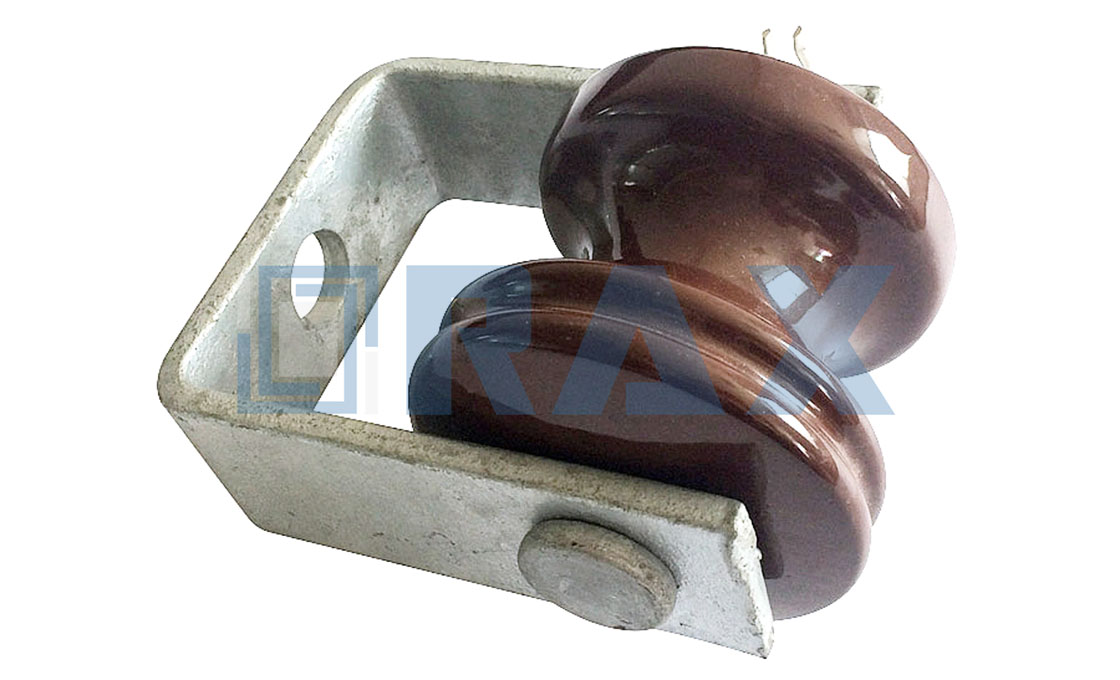 Deadend Clevis with insulator