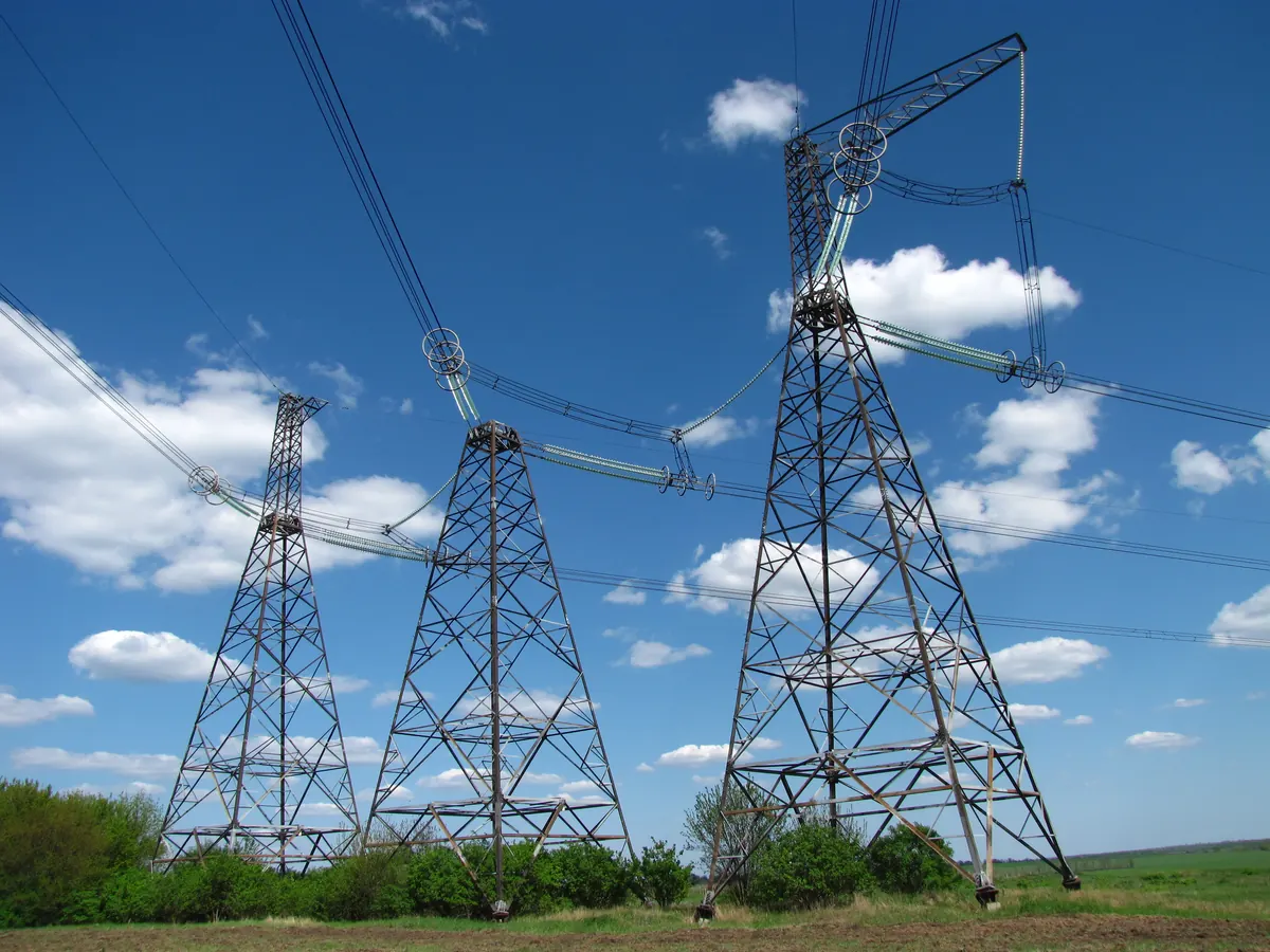 Anchor pylon dead-end structure carrying high voltage overhead lines