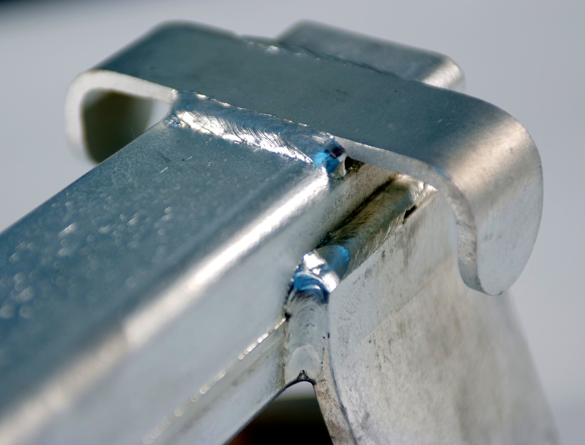 alley arm tolerance EN ISO Galvanizing Standards Compliance