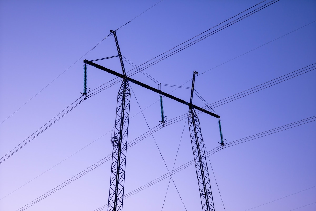 Composite Insulators vs. Porcelain Insulators Installation and Maintenance Expense Comparison