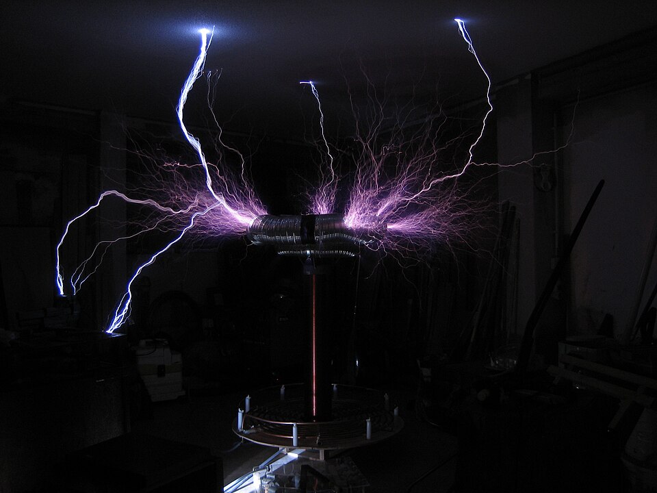 Branching streamer filaments spreading from a high-voltage terminal