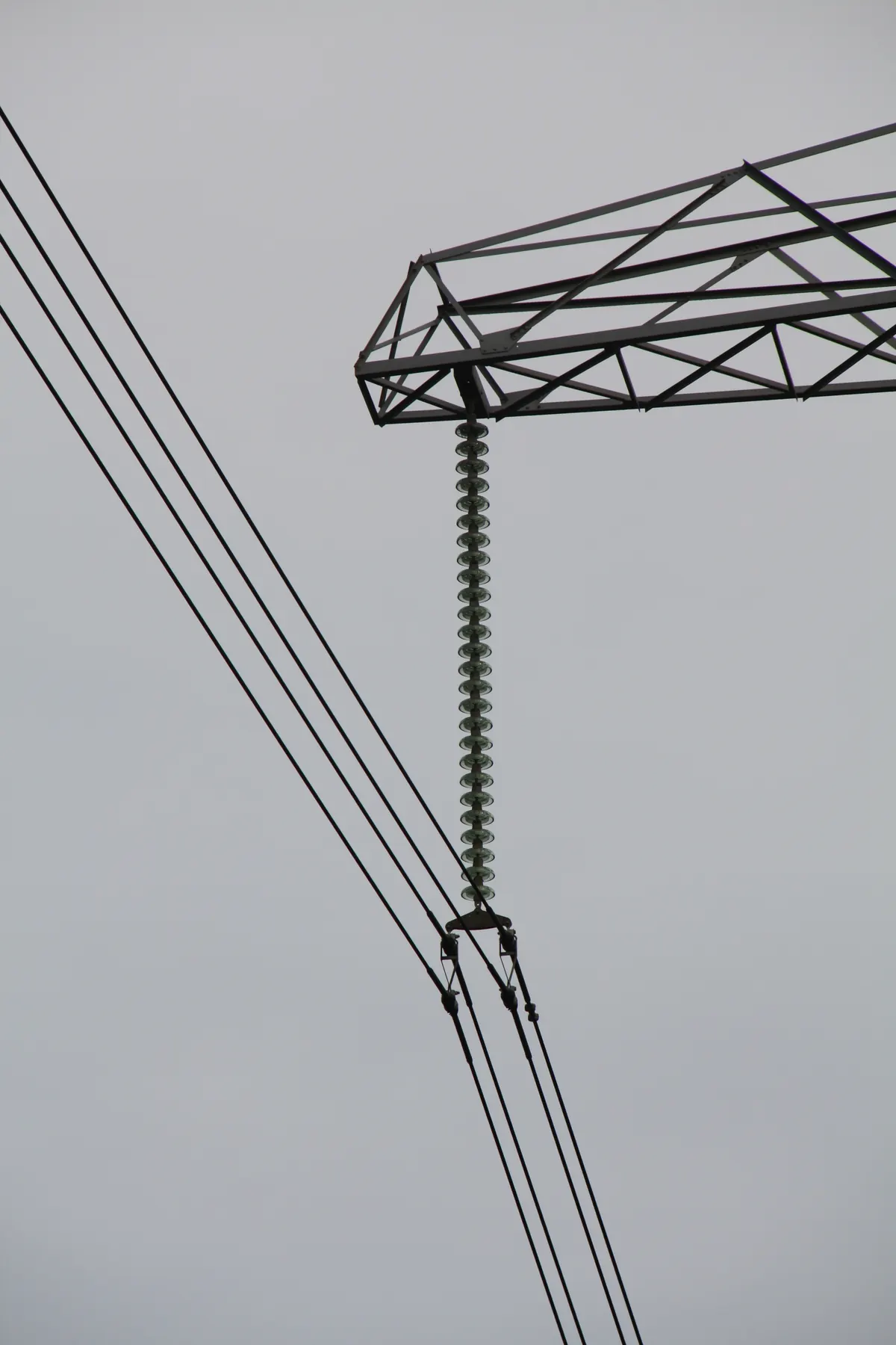 Suspension insulator string with arcing horns on a transmission crossarm