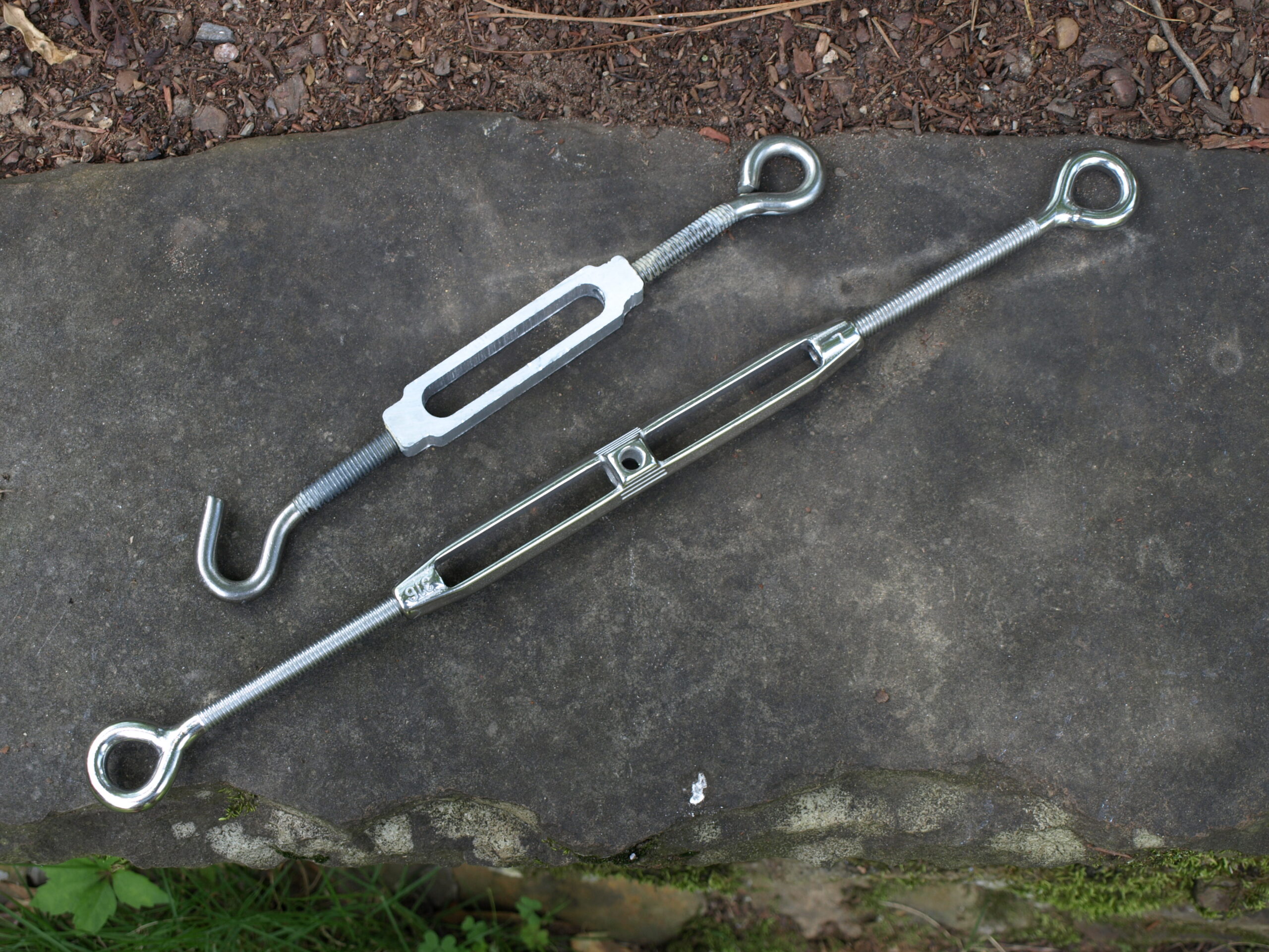 Eye and hook turnbuckles with exposed threads