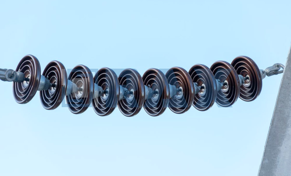 Cap and pin porcelain disc string of the type used for pollution reference measurements