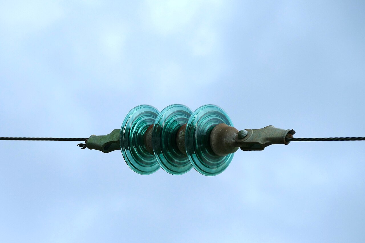 Toughened glass disc insulator string fitted to an overhead power line conductor