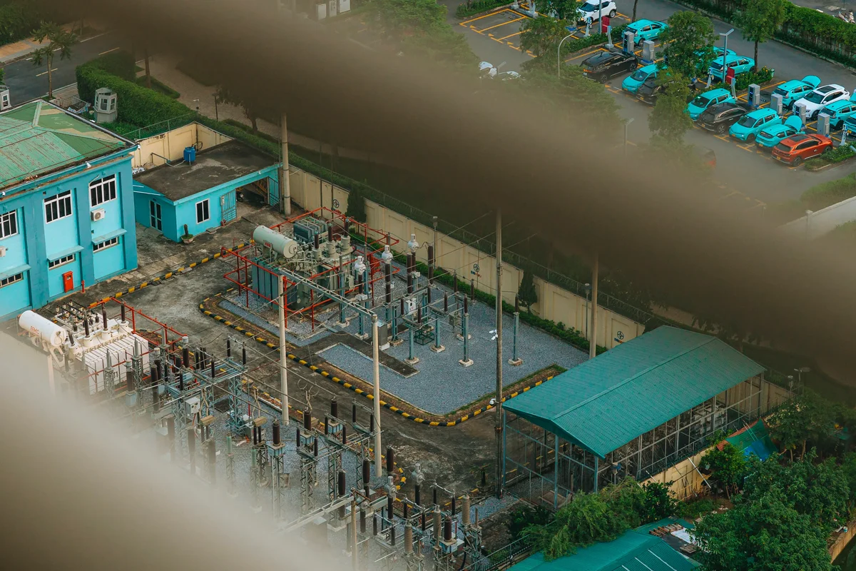 substation bus post Determining Span Spacing for Environmental Loads